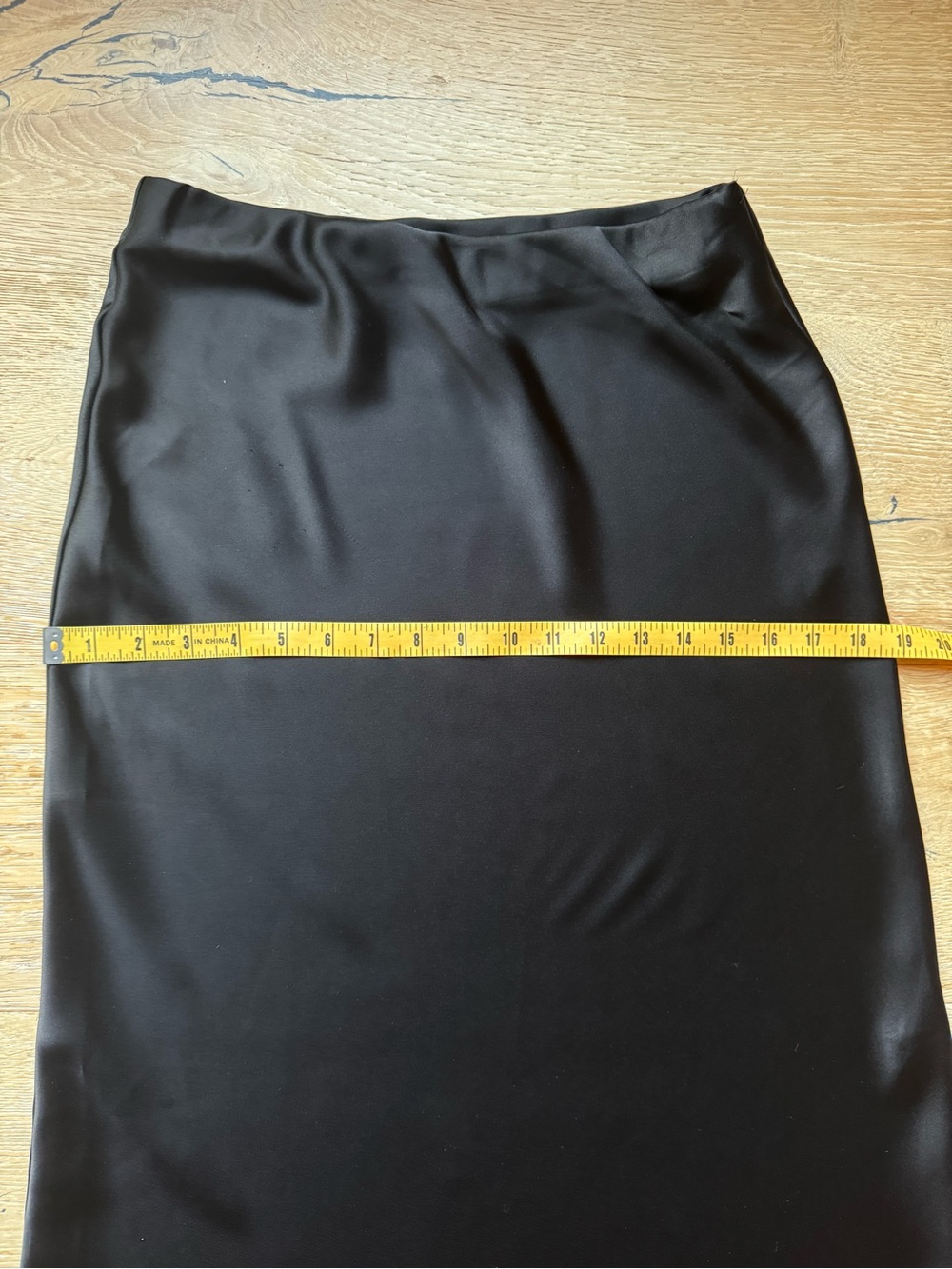 Black Satin Midi Skirt Sz M CHIC! Price Firm! - Picture 6 of 10